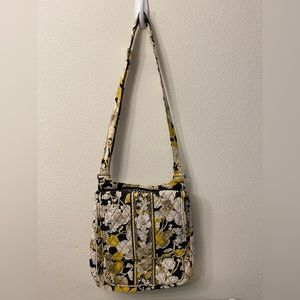 Vera Bradley retired print Dogwood Essential Mailbag Crossbody. Measures 11x13x3